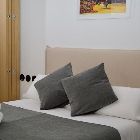 Suite 202 - 1 Bedroom Suite In Amando Perez Suites Рибадео Екстериор снимка