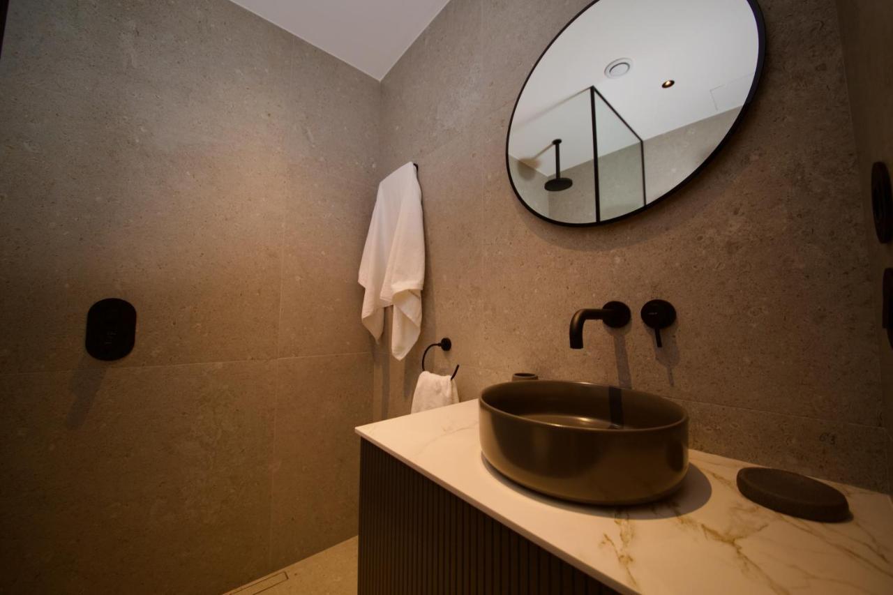 Suite 202 - 1 Bedroom Suite In Amando Perez Suites Рибадео Екстериор снимка