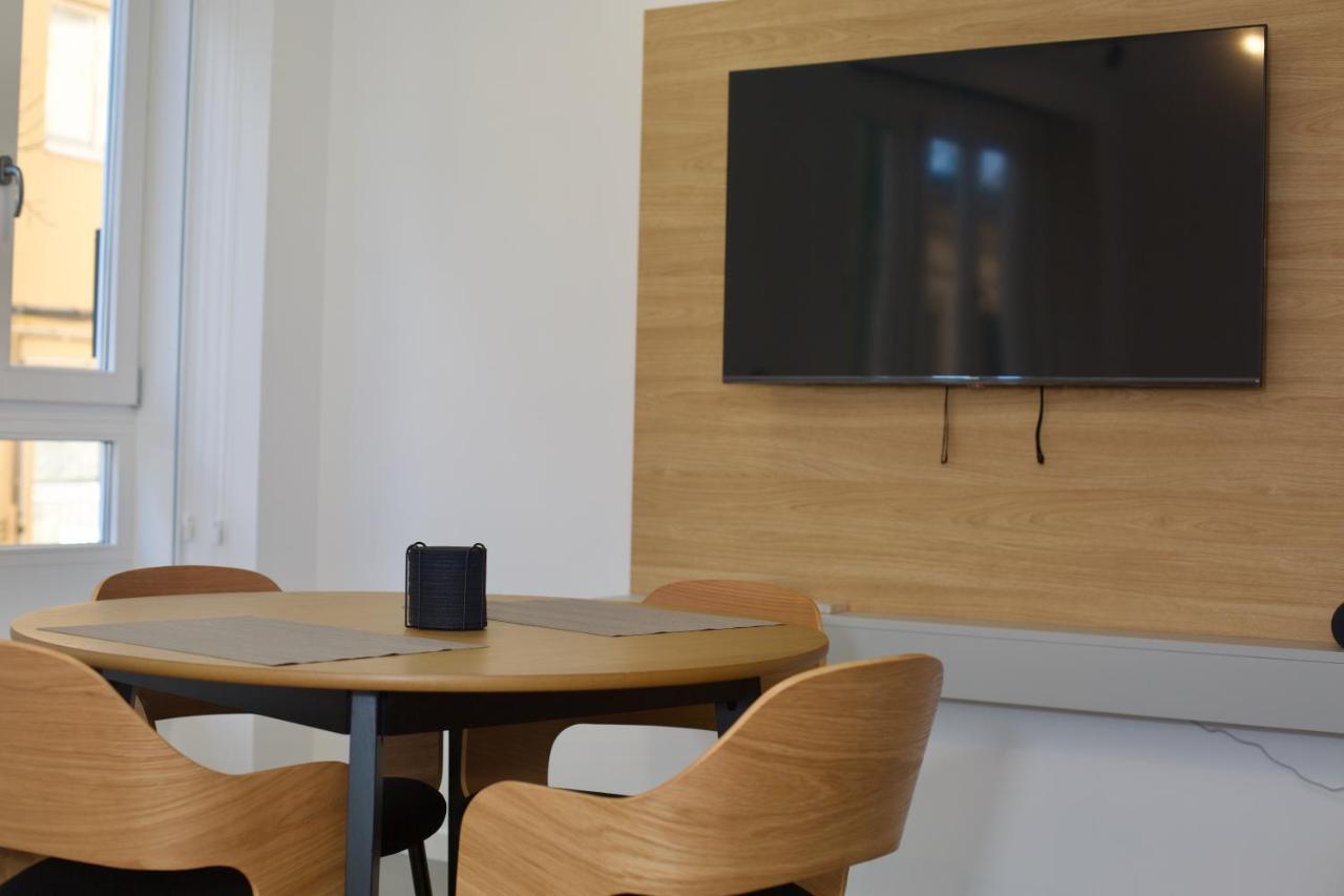 Suite 202 - 1 Bedroom Suite In Amando Perez Suites Рибадео Екстериор снимка