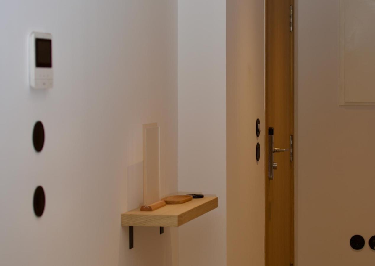 Suite 202 - 1 Bedroom Suite In Amando Perez Suites Рибадео Екстериор снимка
