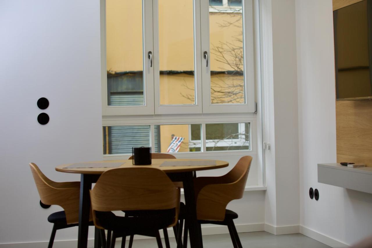 Suite 202 - 1 Bedroom Suite In Amando Perez Suites Рибадео Екстериор снимка