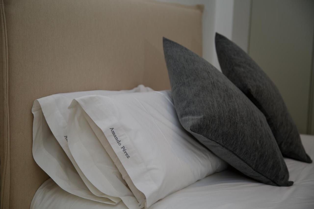Suite 202 - 1 Bedroom Suite In Amando Perez Suites Рибадео Екстериор снимка